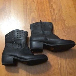 Torrid black stud ankle boot bootie 10